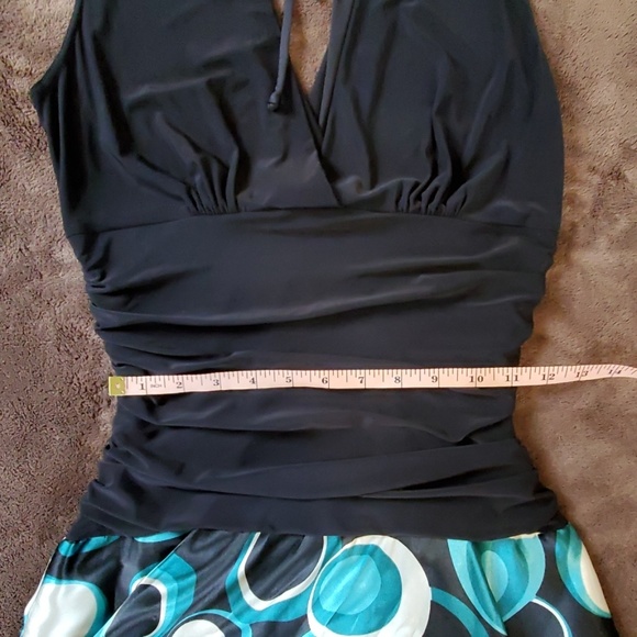 Intriguing dress! - Picture 4 of 6